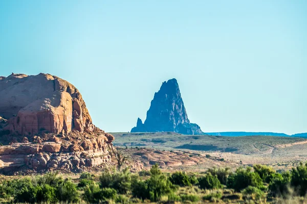 El capitan spitze nördlich von kayenta arizona im monument tal — Stockfoto