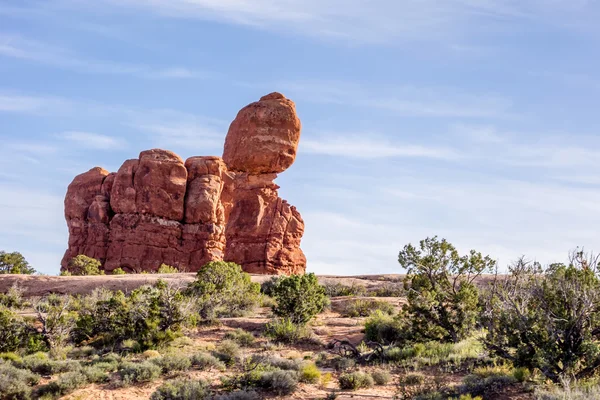 Evenwichtige Rock in het Arches National Park in de buurt van Moab Utah bij zonsondergang — Stockfoto