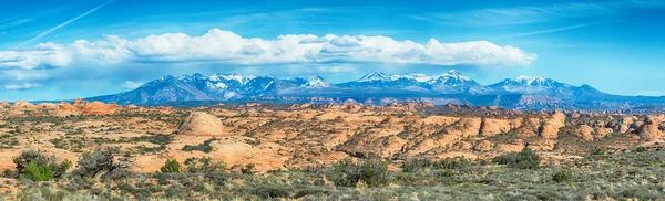 Kanion badlands i colorado rockies lanadscape — Zdjęcie stockowe