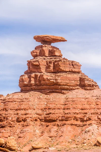 Mexican hat rock monument landscape on sunny day — Stock Photo, Image