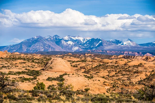 Kaňon badlands a colorado rockies lanadscape — Stock fotografie