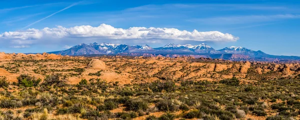 Canyon badlands and colorado rockies lanadscape — Stock Photo, Image