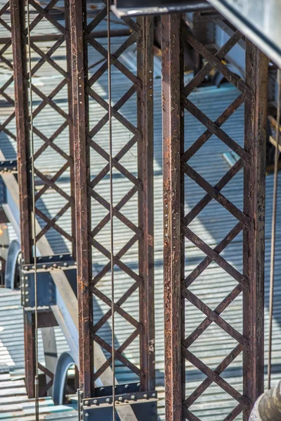 Brug onderhoud met steigers op site — Stockfoto