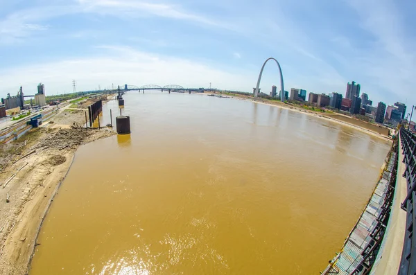 Saint louis missouri şehir merkezinde, gün ışığından yararlanma — Stok fotoğraf