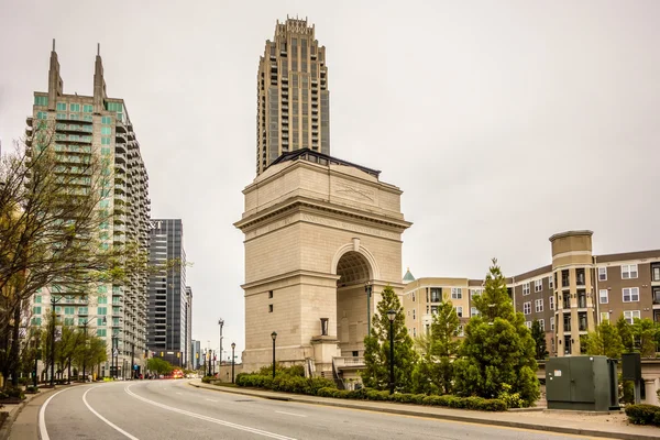 Millennium Gate triumfbåge på Atlantic Station i Midtown på — Stockfoto