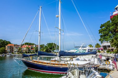 hilton head tekneleri Güney harbour kasabasında plaj