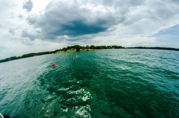 Relaxante no lago keowee em sout carolina — Fotografia de Stock