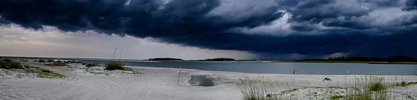 Tybee ilha praia cenas durante chuva e trovão tempestade — Fotografia de Stock
