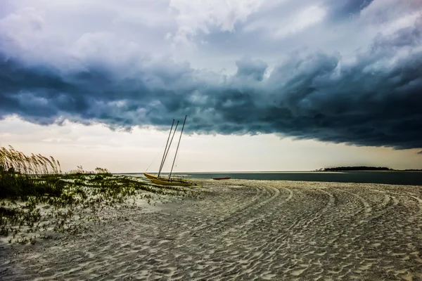 Tybee island beach scener under regn och åska storm — Stockfoto