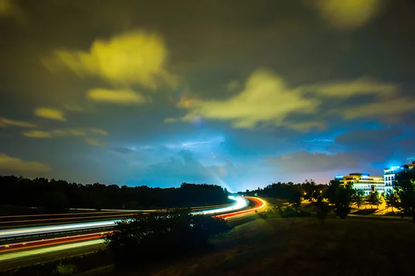 Thunder and lightning storm weather during evening traffic commu — Stock Photo, Image
