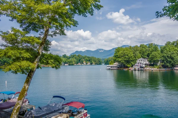 Lake lure och chimney rock landskap — Stockfoto