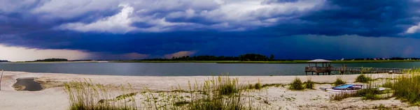 Strandszenen auf Tybee Island bei Regen und Gewitter — Stockfoto