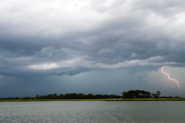 Tybee ilha praia cenas durante chuva e trovão tempestade — Fotografia de Stock