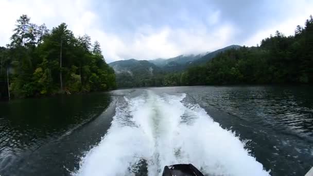 Santeetlah-See in rauchigen Bergen — Stockvideo