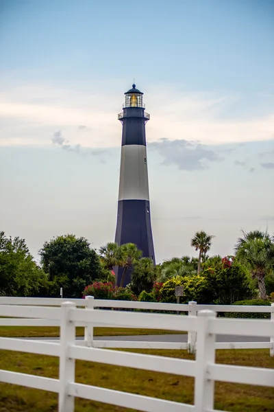 Tybee Island Light com tempestade se aproximando — Fotografia de Stock