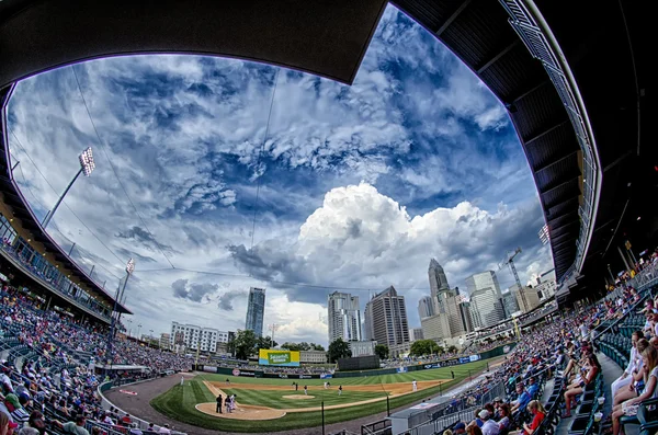 BBT béisbol charlotte nc caballeros baseball stadium y ciudad skyl — Foto de Stock