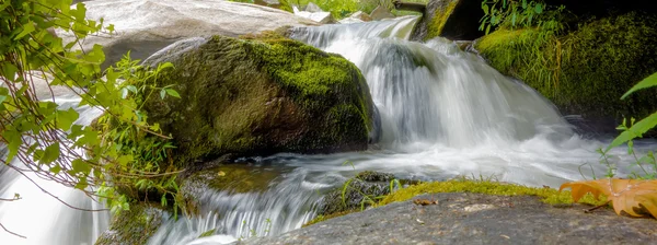 River stream flowing over rock formations in the mountains — Stock Photo, Image