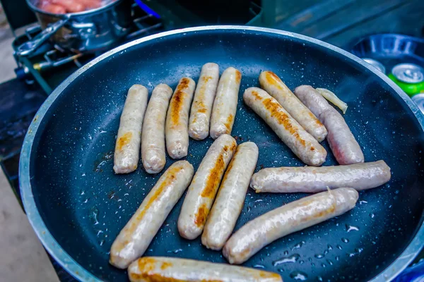 Cooking breakfast on a camping stove — Stock Photo, Image