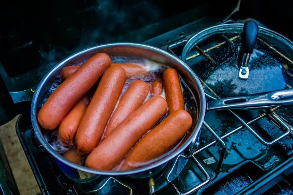 Cooking breakfast on a camping stove — Stock Photo, Image