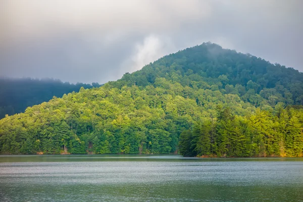 Sjön santeetlah landskap i great smoky mountains — Stockfoto