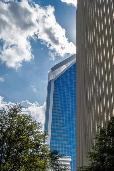 Charlotte nc skyline och gatan scener dagtid — Stockfoto