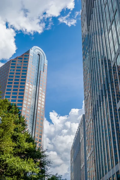 Charlotte nc Panorama a street scény během dne čas — Stock fotografie