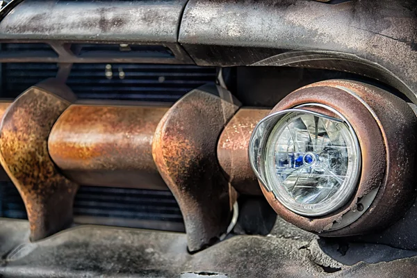 Details voor oude roestige auto — Stockfoto