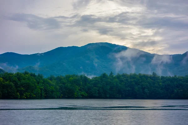 Paesaggi panoramici e bella natura al lago santeetlah né — Foto Stock