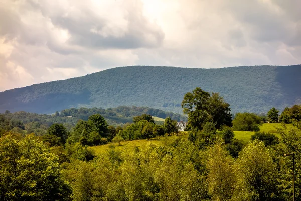 Hrabstwo Ashe gór North Carolina widział z Blue Ridge — Zdjęcie stockowe