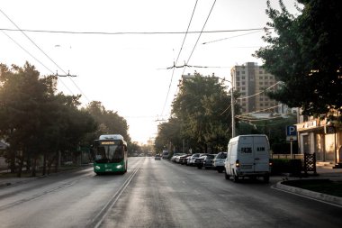 Kırgızistan sokaklarında yaz manzaraları