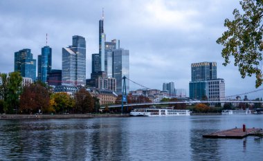 alacakaranlıkta, Almanya frankfurt am main siluetinin güzel manzara