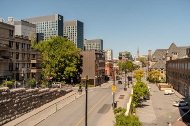 tarihi binalar ile eski montreal sokak görünümü 