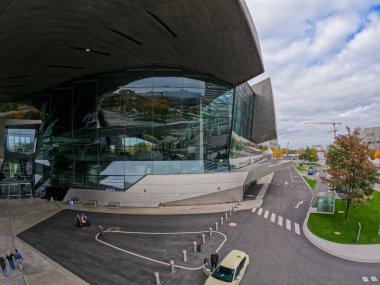 Bulutlu bir günde Frankfurt Almanya çevresindeki şehir manzaraları