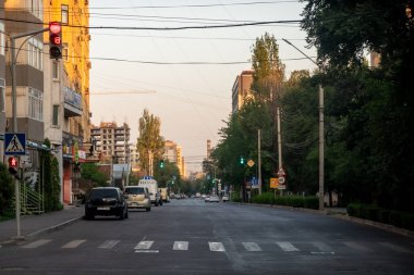 Kırgızistan sokaklarında yaz manzaraları