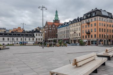 Bulutlu bir günde eski bir kasaba olan İsveç 'in şehir manzarası