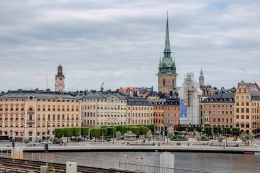 Bulutlu bir günde eski bir kasaba olan İsveç 'in şehir manzarası