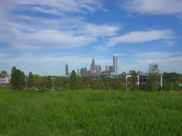 De skyline van de stad van Charlotte in Noord-carolina — Stockvideo