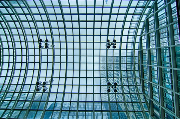 Szklane dach struktury przestrzeni fram nowoczesny budynek hali — Zdjęcie stockowe