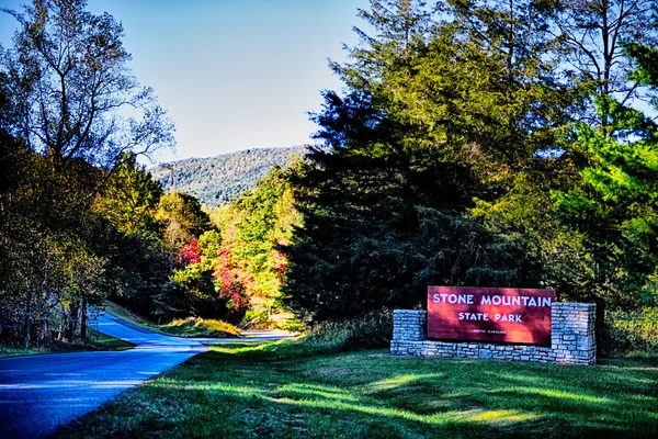Krajobrazy north carolina Stone mountain w sezonie jesień — Zdjęcie stockowe