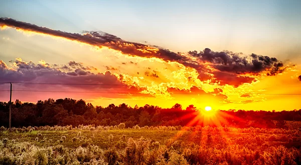 Sun setting over country farm land in york south carolina — Stock Photo, Image
