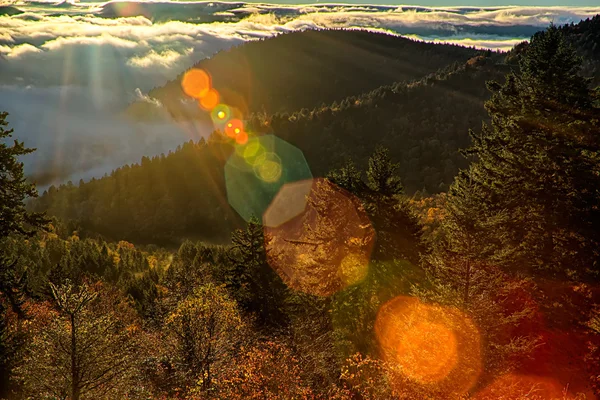 Herbstzeit in den rauchigen Bergen — Stockfoto