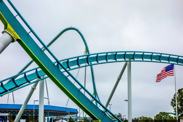 Crazy rollercoaster rides at amusement park — Stock Photo, Image