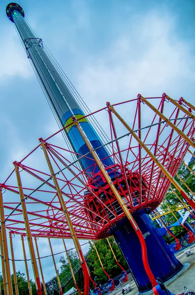 Crazy rollercoaster rides at amusement park — Stock Photo, Image