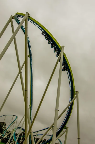 Crazy rollercoaster rides at amusement park — Stock Photo, Image