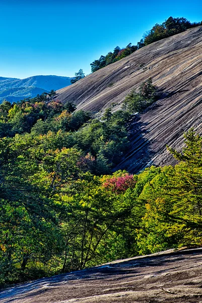 Stone mountain Kuzey carolina sahne sonbahar mevsiminde — Stok fotoğraf