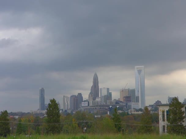 De skyline van de stad van Charlotte in Noord-carolina — Stockvideo