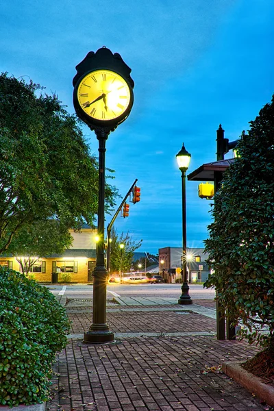 クローバー サウスカロライナ州のダウンタウンの周り夜ストリート シーン — ストック写真