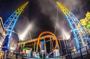 Rollercoaster rides Güney Carolina'da bir eğlence parkı