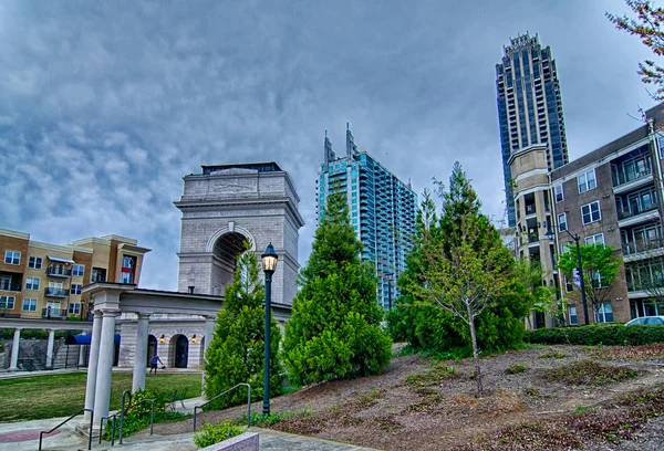 Millennium Gate triumfbåge på Atlantic Station i Midtown på — Stockfoto