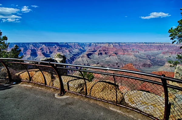 Grand Canyon arizona on a sunny day in psring — стоковое фото